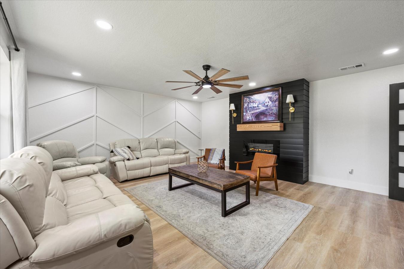 716 Koen Lane, Euless, TX, 76040, United States, 5 Bedrooms Bedrooms, ,4 BathroomsBathrooms,Residential,For Sale,716 Koen Lane,1568973