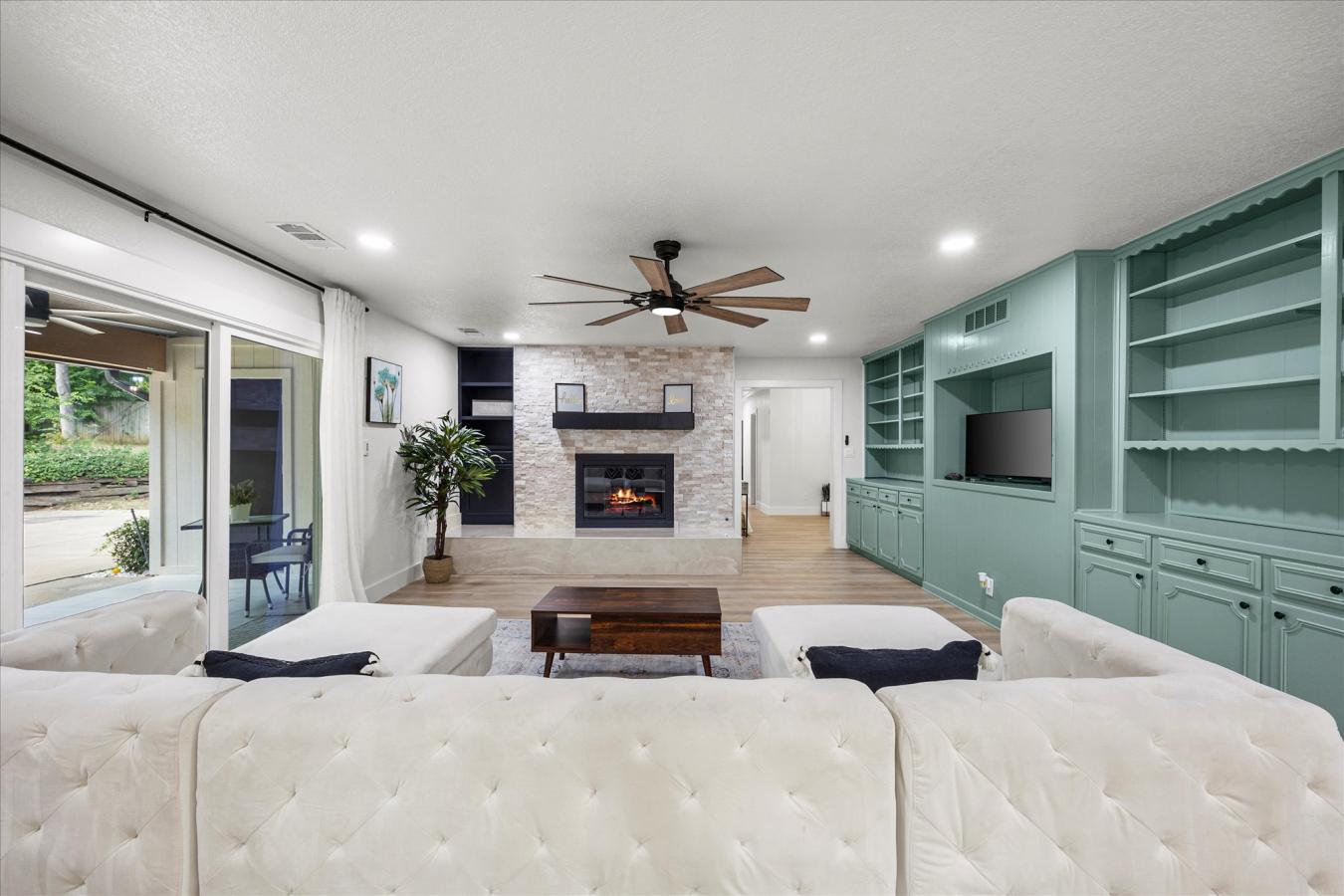 716 Koen Lane, Euless, TX, 76040, United States, 5 Bedrooms Bedrooms, ,4 BathroomsBathrooms,Residential,For Sale,716 Koen Lane,1568973