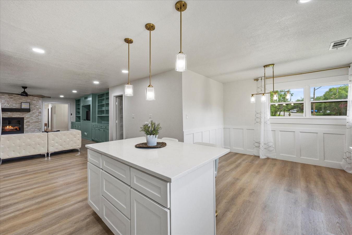 716 Koen Lane, Euless, TX, 76040, United States, 5 Bedrooms Bedrooms, ,4 BathroomsBathrooms,Residential,For Sale,716 Koen Lane,1568973