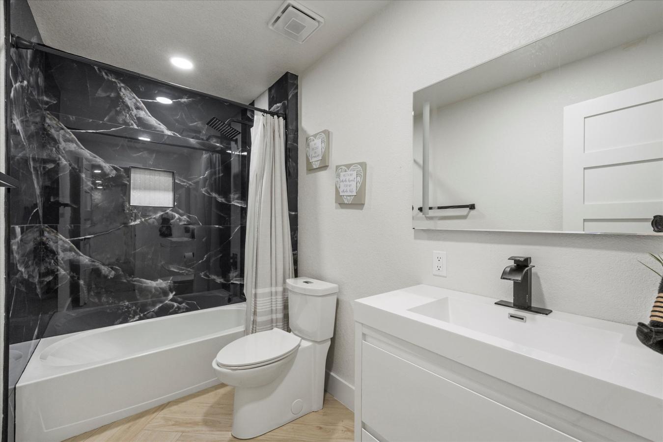 716 Koen Lane, Euless, TX, 76040, United States, 5 Bedrooms Bedrooms, ,4 BathroomsBathrooms,Residential,For Sale,716 Koen Lane,1568973