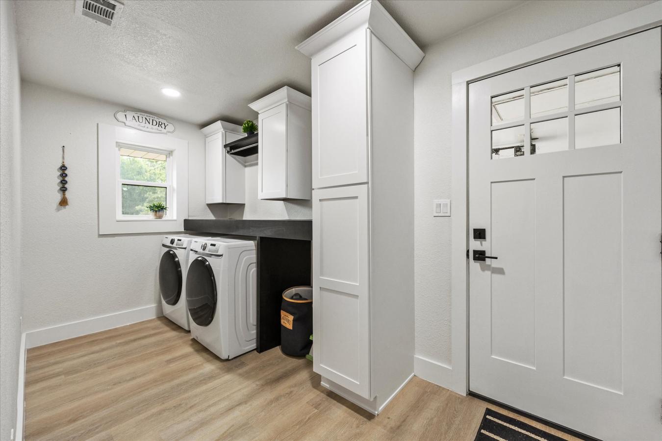 716 Koen Lane, Euless, TX, 76040, United States, 5 Bedrooms Bedrooms, ,4 BathroomsBathrooms,Residential,For Sale,716 Koen Lane,1568973