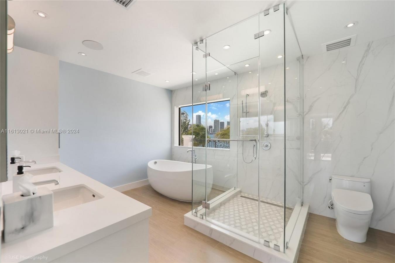 1001 N Venetian Drive, Miami, Florida, 33139, United States, 5 Bedrooms Bedrooms, ,5 BathroomsBathrooms,Residential,For Sale,1001 N Venetian Drive,1568929