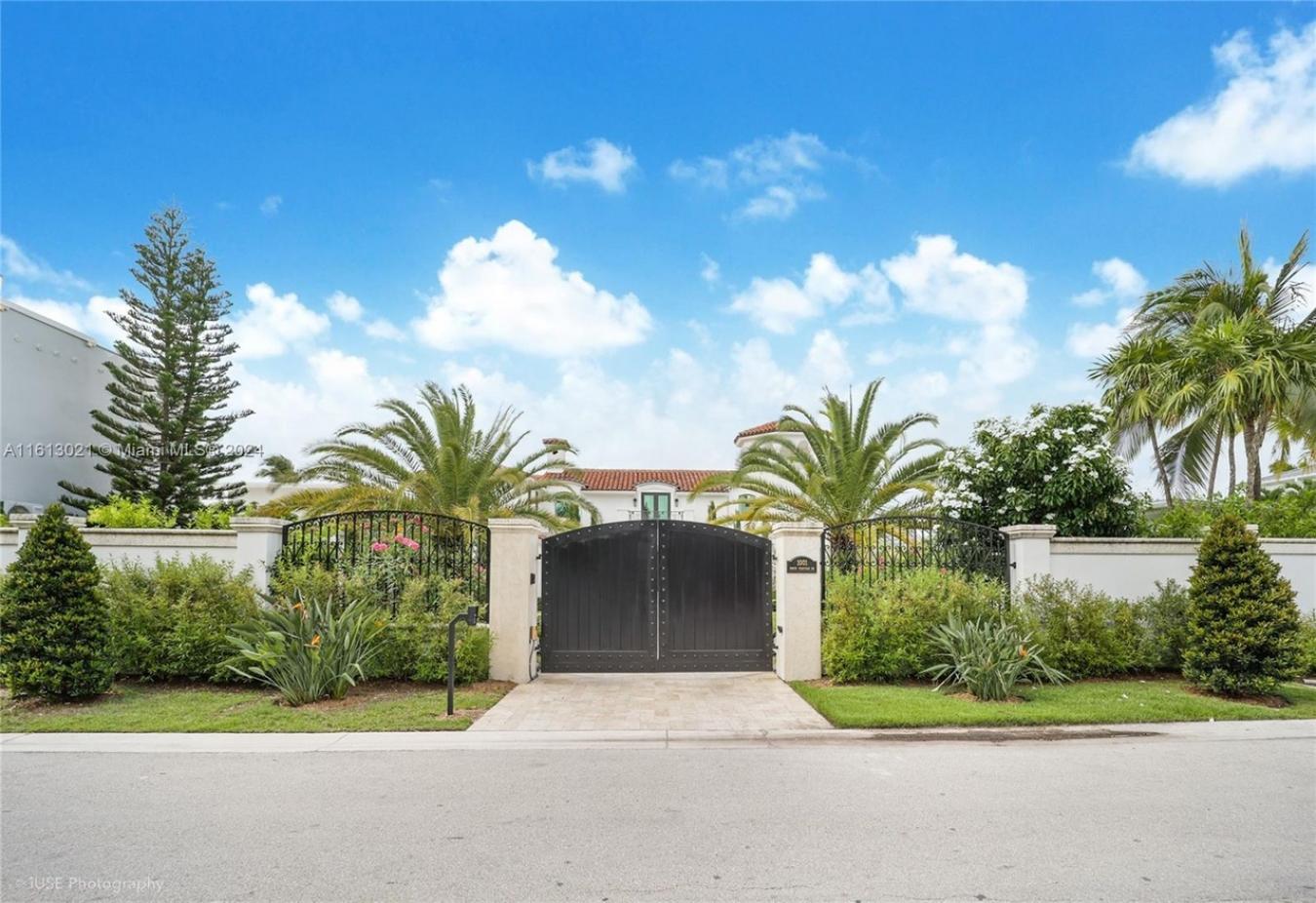 1001 N Venetian Drive, Miami, Florida, 33139, United States, 5 Bedrooms Bedrooms, ,5 BathroomsBathrooms,Residential,For Sale,1001 N Venetian Drive,1568929