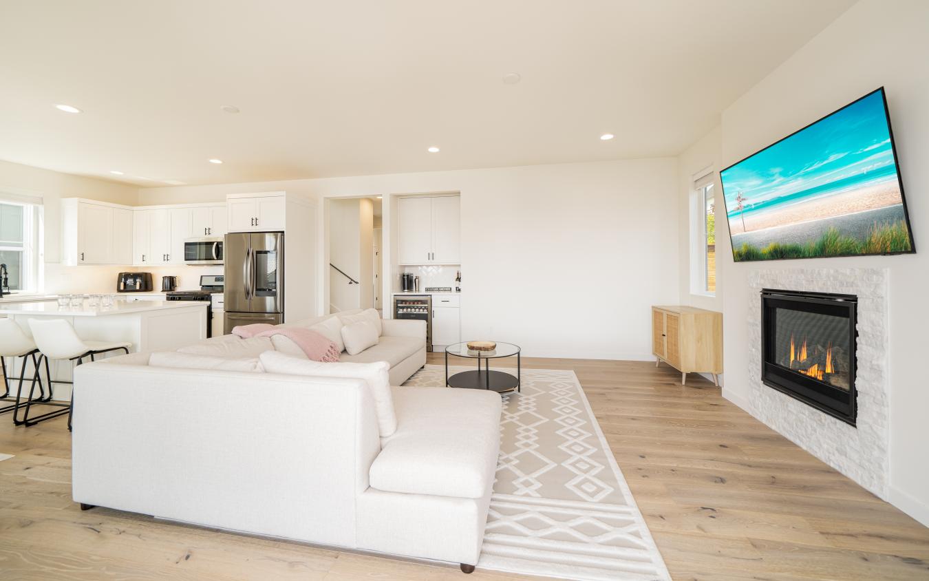 259 Bobcat Lane, Chelan, WA, 98816, United States, 4 Bedrooms Bedrooms, ,3 BathroomsBathrooms,Residential,For Sale,259 Bobcat Lane,1568914