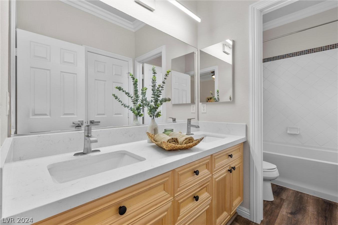 Henderson, Nevada, 89052, United States, 4 Bedrooms Bedrooms, ,2 BathroomsBathrooms,Residential,For Sale,1995526