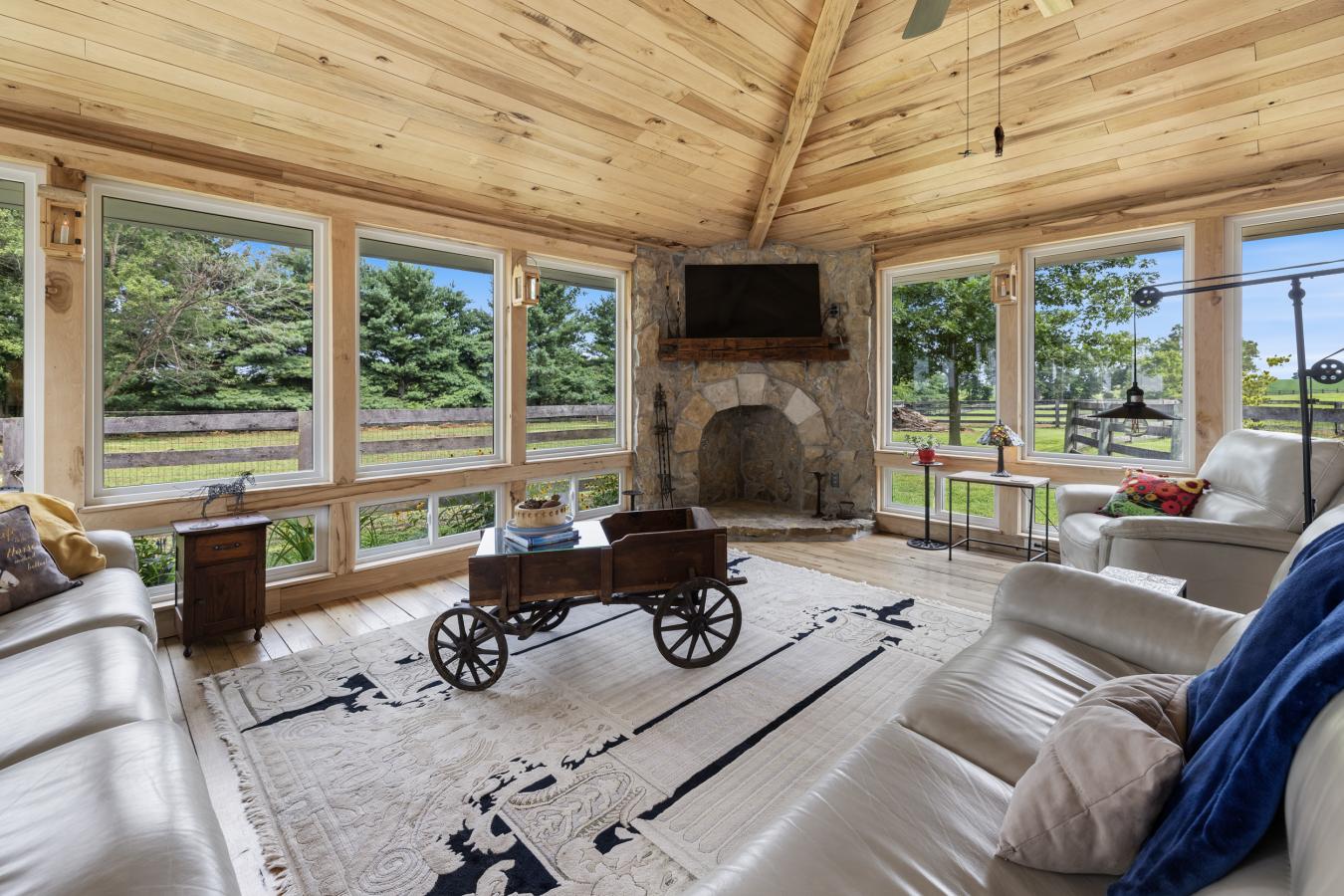 575 Moody Pike, Shelbyville, KY, 40065, United States, 5 Bedrooms Bedrooms, ,3 BathroomsBathrooms,Residential,For Sale,575 Moody Pike,1574275