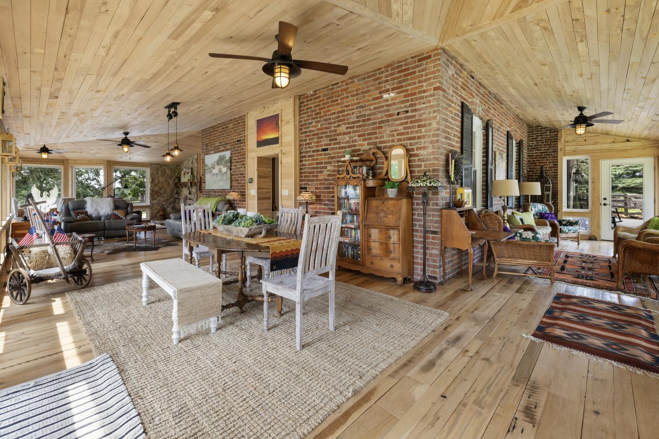 575 Moody Pike, Shelbyville, KY, 40065, United States, 5 Bedrooms Bedrooms, ,3 BathroomsBathrooms,Residential,For Sale,575 Moody Pike,1574275