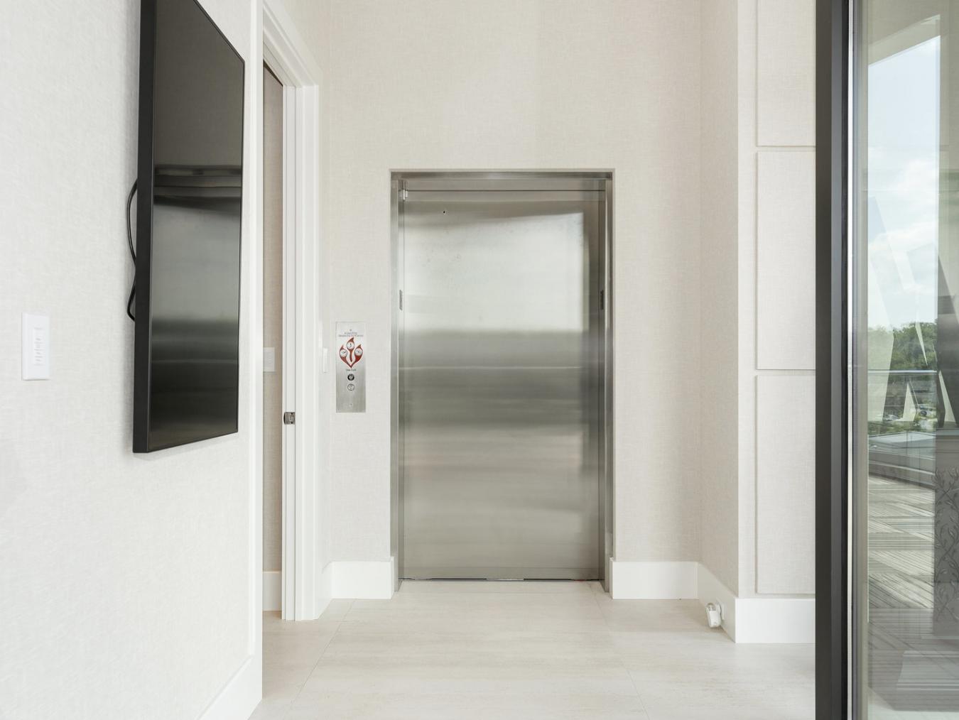 10 Illinois Unit 5A, St. Charles, IL, 60174, United States, 4 Bedrooms Bedrooms, ,5 BathroomsBathrooms,Residential,For Sale,10 Illinois Unit 5A,1575208