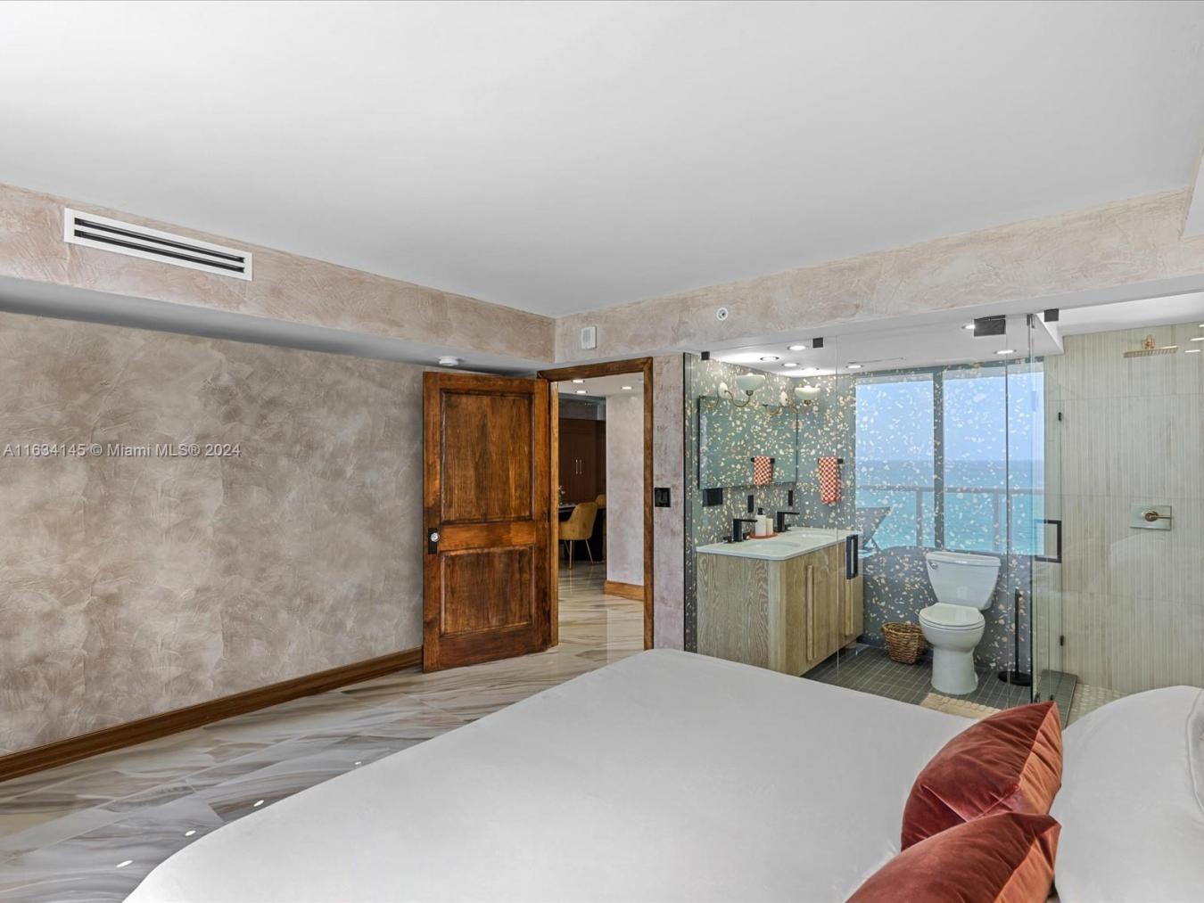 2457 Collins Avenue, Miami Beach, Florida, 33140, United States, 2 Bedrooms Bedrooms, ,2 BathroomsBathrooms,Residential,For Sale,2457 Collins Avenue,1575206