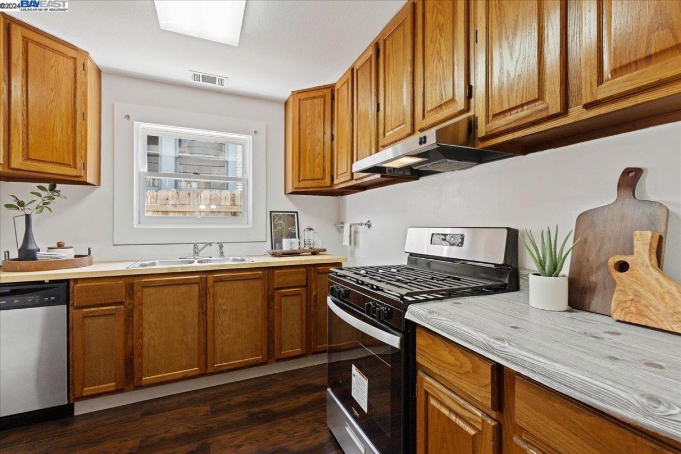 1646 5Th Street, Berkeley, CA, 94710, United States, 4 Bedrooms Bedrooms, ,2 BathroomsBathrooms,Residential,For Sale,1646 5Th Street,1575188