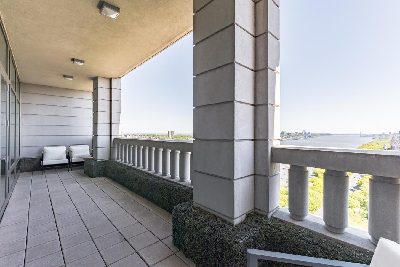 240 Riverside Boulevard, New York, New York, 10023, United States, 4 Bedrooms Bedrooms, ,4 BathroomsBathrooms,Residential,For Sale,240 Riverside Boulevard,1578659