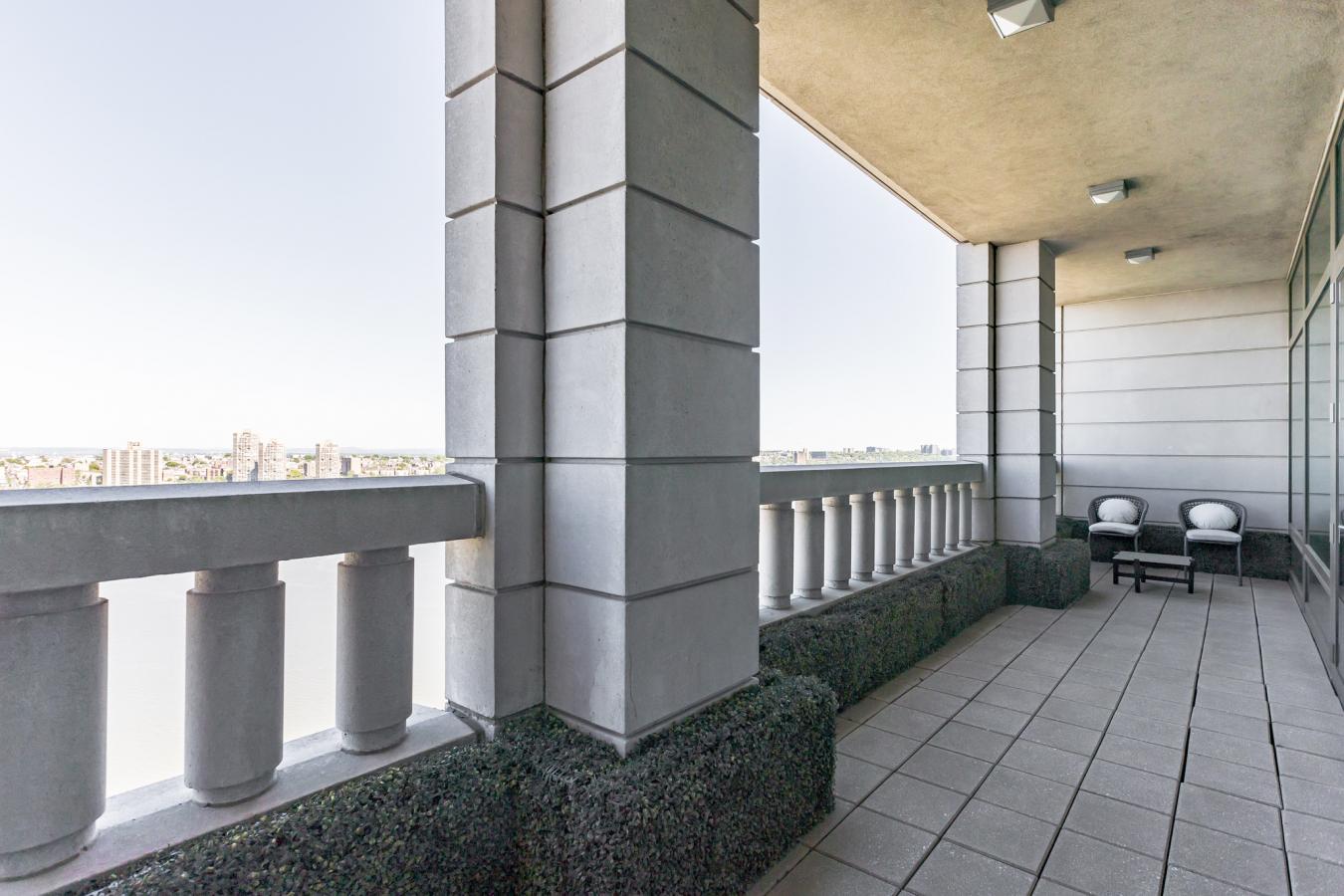 240 Riverside Boulevard, New York, New York, 10023, United States, 4 Bedrooms Bedrooms, ,4 BathroomsBathrooms,Residential,For Sale,240 Riverside Boulevard,1578659