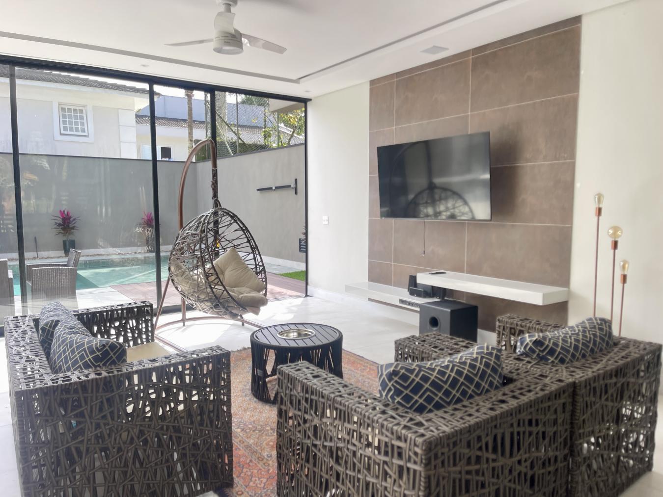 Rua Cinquenta e Cinco 45, Guaruja, SP, 11445-580, Brazil, 5 Bedrooms Bedrooms, ,7 BathroomsBathrooms,Residential,For Sale,Rua Cinquenta e Cinco 45,1582221