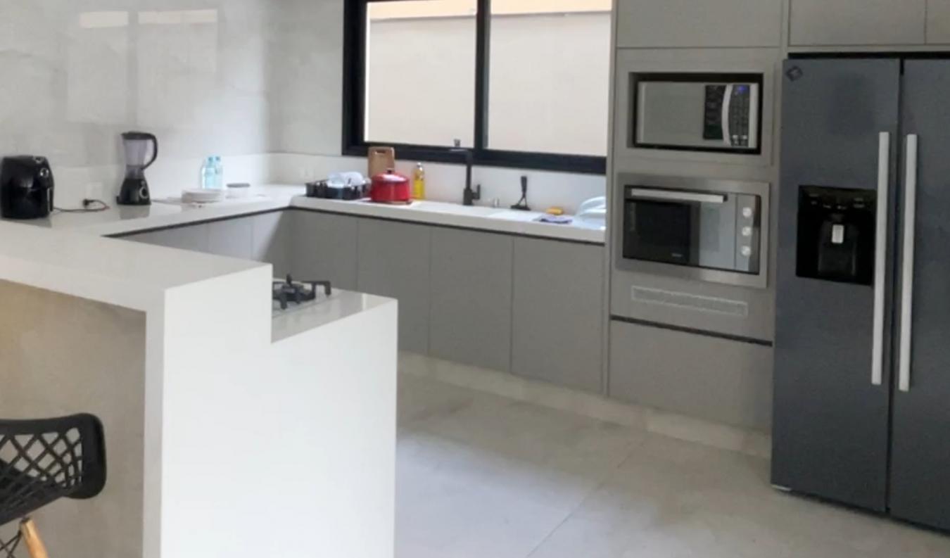 Rua Cinquenta e Cinco 45, Guaruja, SP, 11445-580, Brazil, 5 Bedrooms Bedrooms, ,7 BathroomsBathrooms,Residential,For Sale,Rua Cinquenta e Cinco 45,1582221