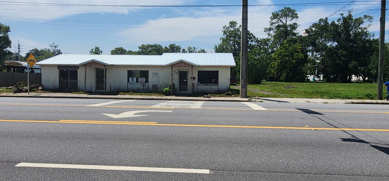 Right smack in the dead center of Baldwin, your future business locati – image 1