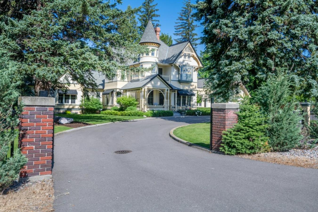 2215 Raymond Ave, Missoula, MT, 59802, United States, 6 Bedrooms Bedrooms, ,6 BathroomsBathrooms,Residential,For Sale,2215 Raymond Ave,1596543