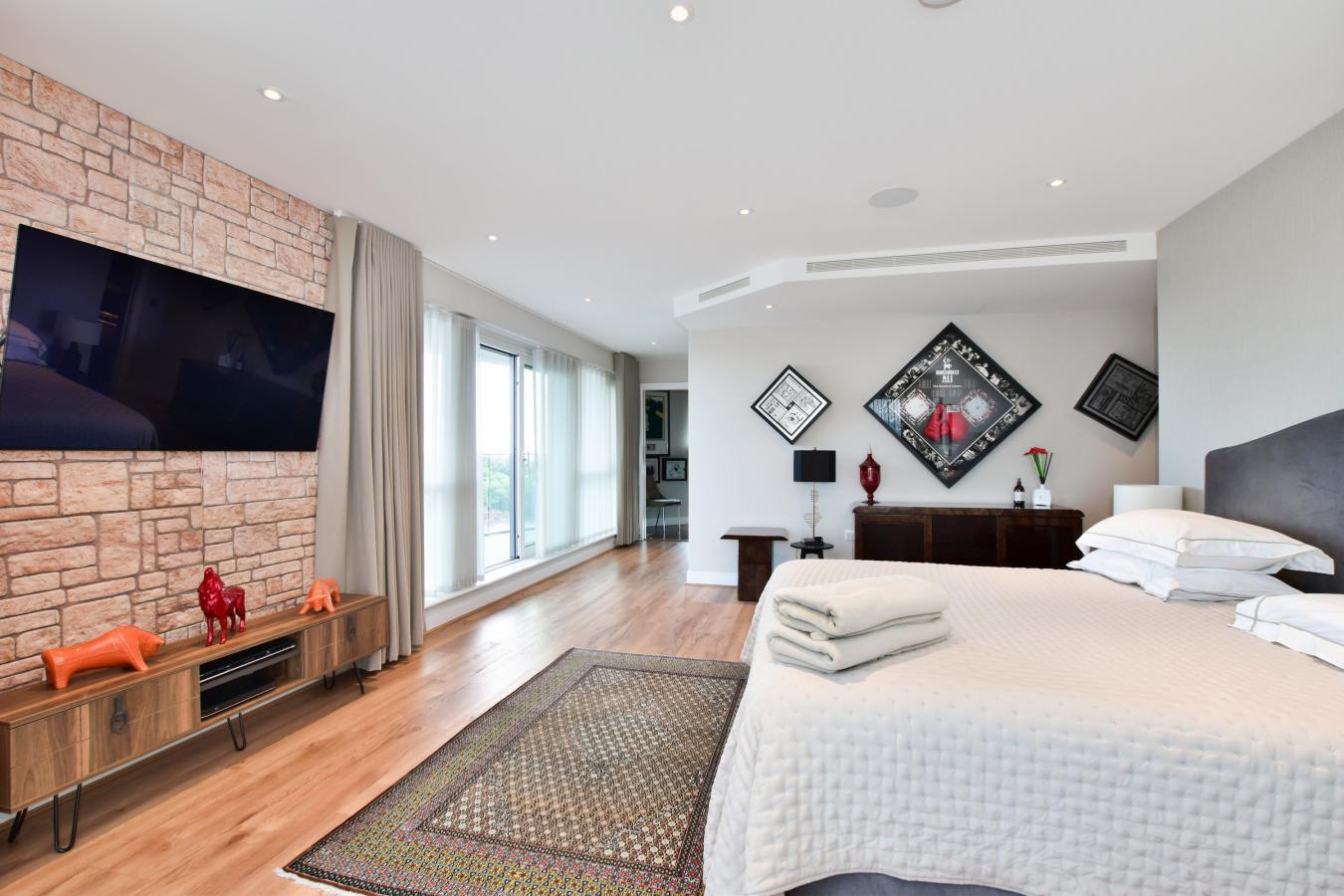 Flat 28 Quartz House, 12 New Broadway, Dickens Yard, London, W5 2XA, United Kingdom, 6 Bedrooms Bedrooms, ,5 BathroomsBathrooms,Residential,For Sale,Flat 28 Quartz House, 12 New Broadway,1595585