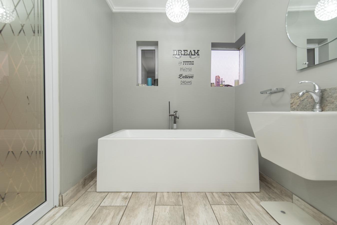 Port Elizabeth, 6065, South Africa, 4 Bedrooms Bedrooms, ,3 BathroomsBathrooms,Residential,For Sale,1677604