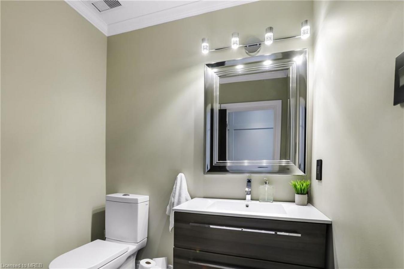 8 Warwick Road, Hamilton, Ontario, L8E 1Y3, Canada, 3 Bedrooms Bedrooms, ,2 BathroomsBathrooms,Residential,For Sale,8 Warwick Road,1601224