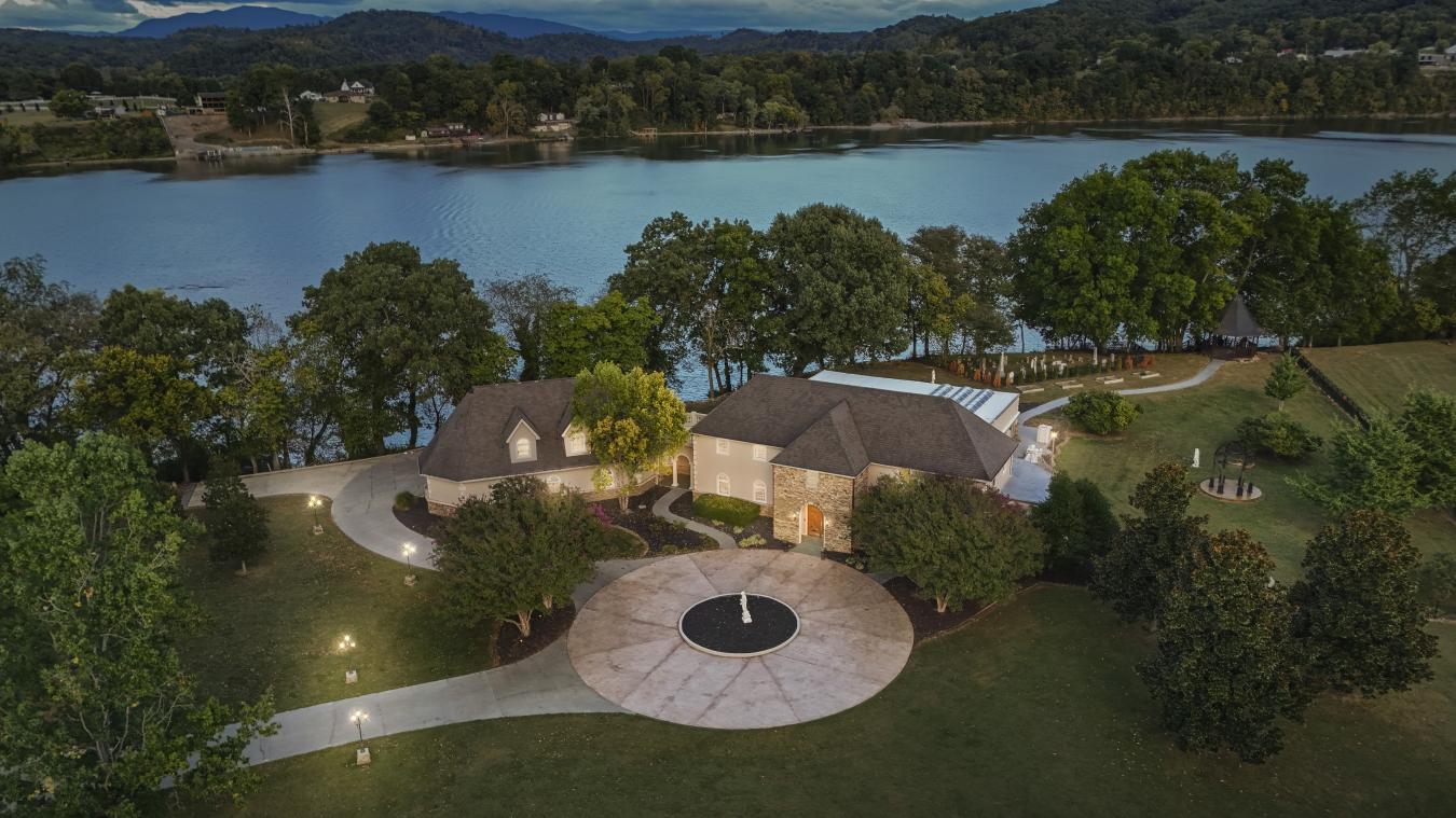 220 Degrasse Drive, Johnson City, TN, 37601, United States, 5 Bedrooms Bedrooms, ,7 BathroomsBathrooms,Residential,For Sale,220 Degrasse Drive,1605297 220 Degrasse Drive, Johnson City, TN, 37601, United States, 5 Bedrooms Bedrooms, ,7 BathroomsBathrooms,Residential,For Sale,220 Degrasse Drive,1605297