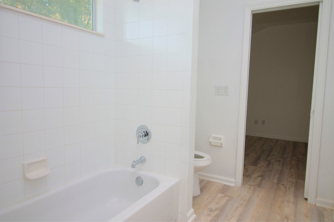 Welcome to your dream home-an impeccably remodeled 4-bedroom, 3-bathro – image 14