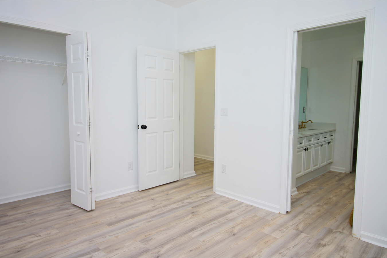 Welcome to your dream home-an impeccably remodeled 4-bedroom, 3-bathro – image 16