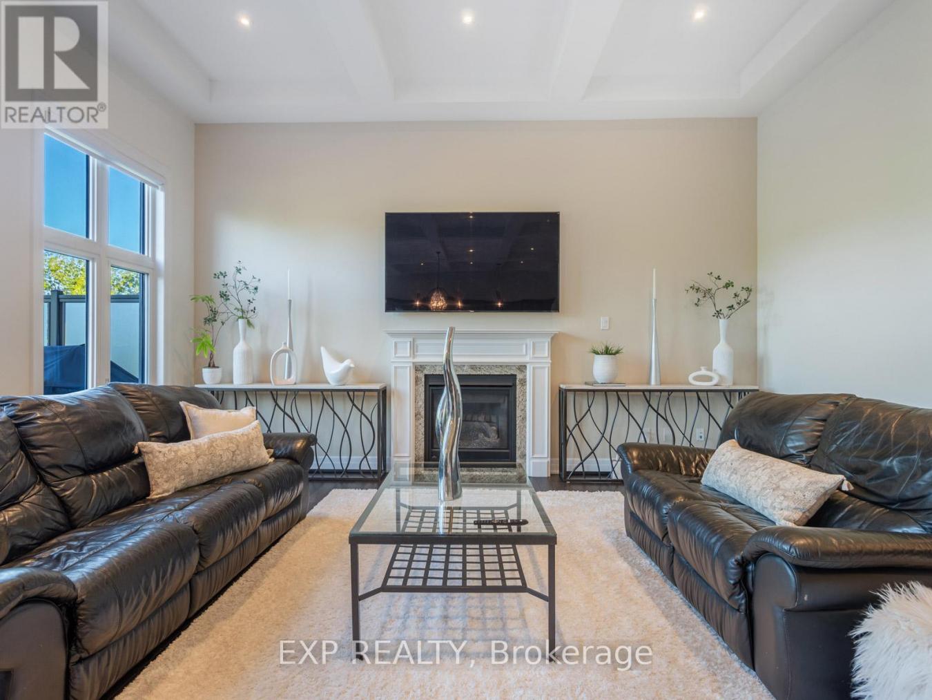 57 HOGAN COURT, King (King City), ON, L7B0M1, Canada, 4 Bedrooms Bedrooms, ,Residential,For Sale,57 HOGAN COURT,1617540