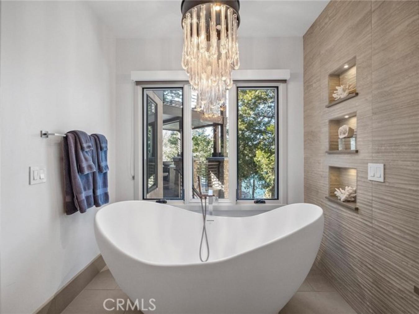 496 North State Highway 173, Lake Arrowhead, CA, 92352, United States, 6 Bedrooms Bedrooms, ,5 BathroomsBathrooms,Residential,For Sale,496 North State Highway 173,1618276