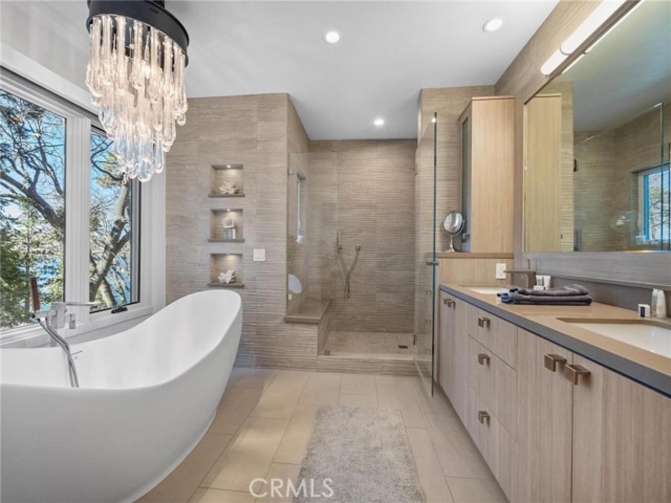 496 North State Highway 173, Lake Arrowhead, CA, 92352, United States, 6 Bedrooms Bedrooms, ,5 BathroomsBathrooms,Residential,For Sale,496 North State Highway 173,1618276