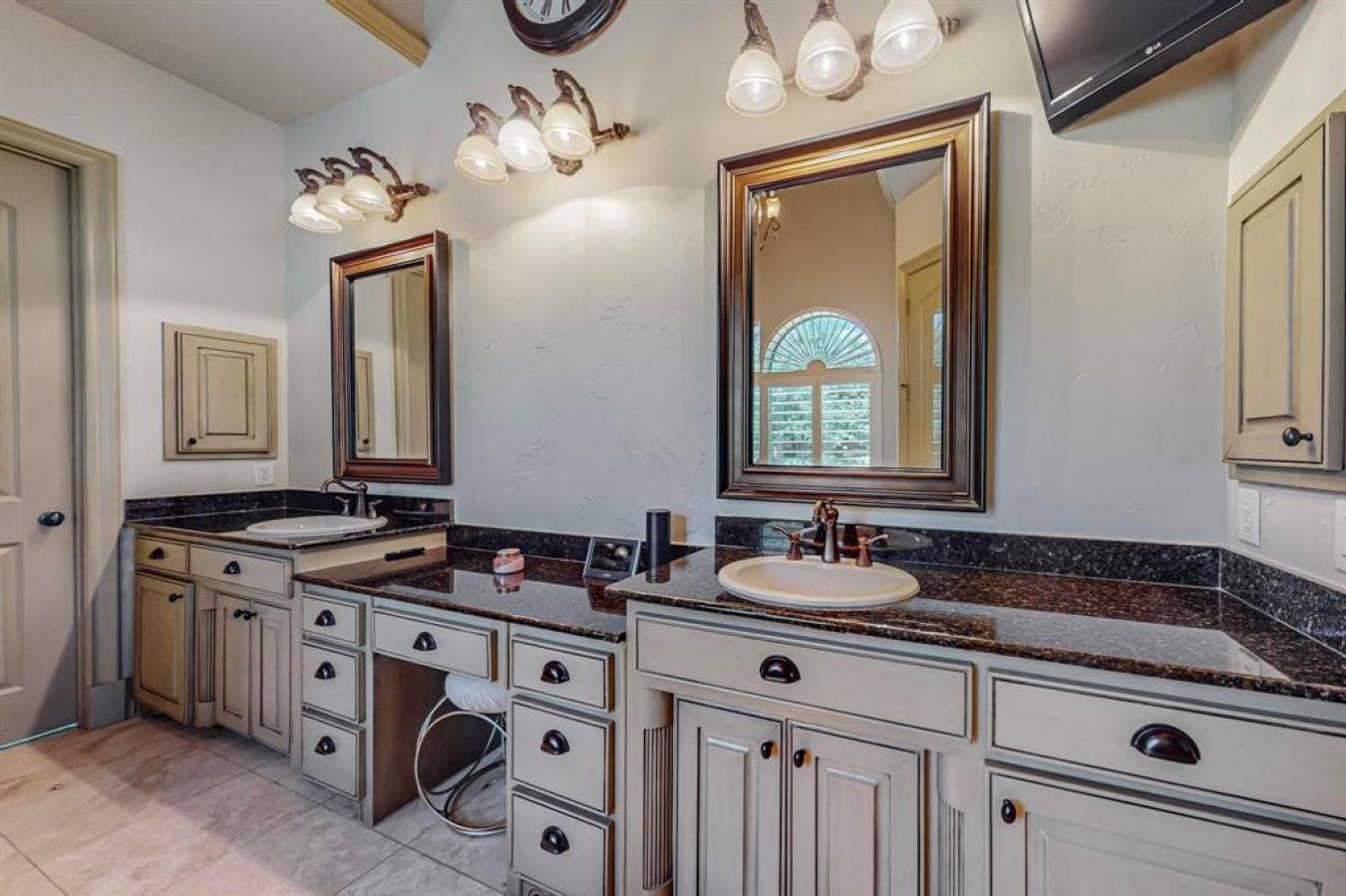 5432 Lake Victoria, Flower Mound, Texas, 75022, United States, 4 Bedrooms Bedrooms, ,4 BathroomsBathrooms,Residential,For Sale,5432 Lake Victoria,1636161