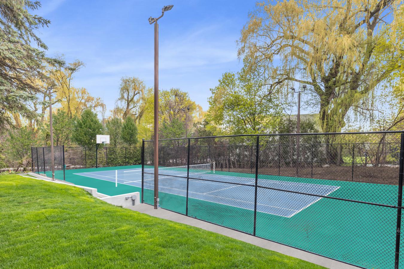103 Old Colony Rd, Toronto, Ontario, M2L 2K3, Canada, 5 Bedrooms Bedrooms, ,11 BathroomsBathrooms,Residential,For Sale,103 Old Colony Rd,1636114