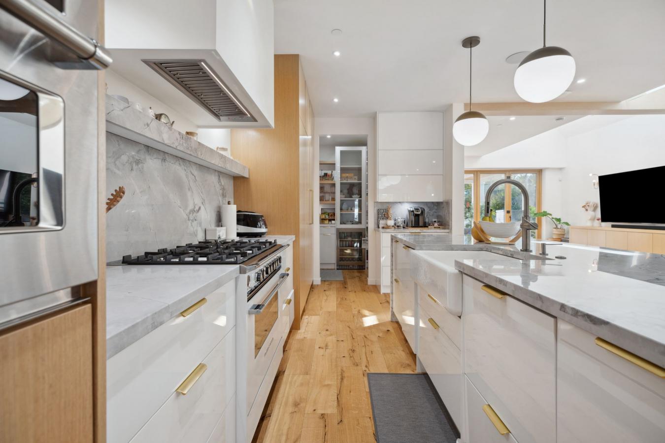 828 STEVENS STREET, White Rock, British Columbia, Canada, 4 Bedrooms Bedrooms, ,6 BathroomsBathrooms,Residential,For Sale,828 STEVENS STREET,1636877