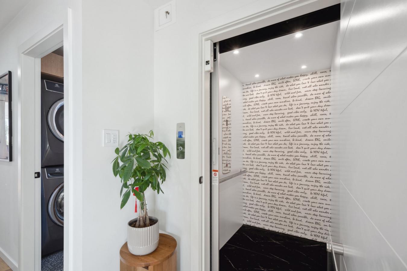 828 STEVENS STREET, White Rock, British Columbia, Canada, 4 Bedrooms Bedrooms, ,6 BathroomsBathrooms,Residential,For Sale,828 STEVENS STREET,1636877