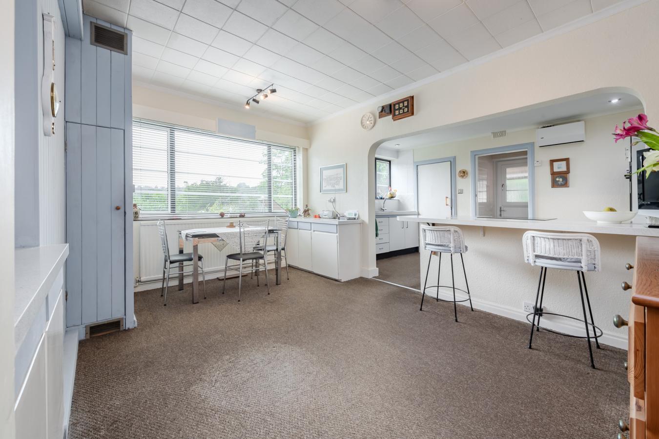 Harestone Hill, Caterham, CR3 6DH, United Kingdom, 5 Bedrooms Bedrooms, ,2 BathroomsBathrooms,Residential,For Sale,Harestone Hill,1640865