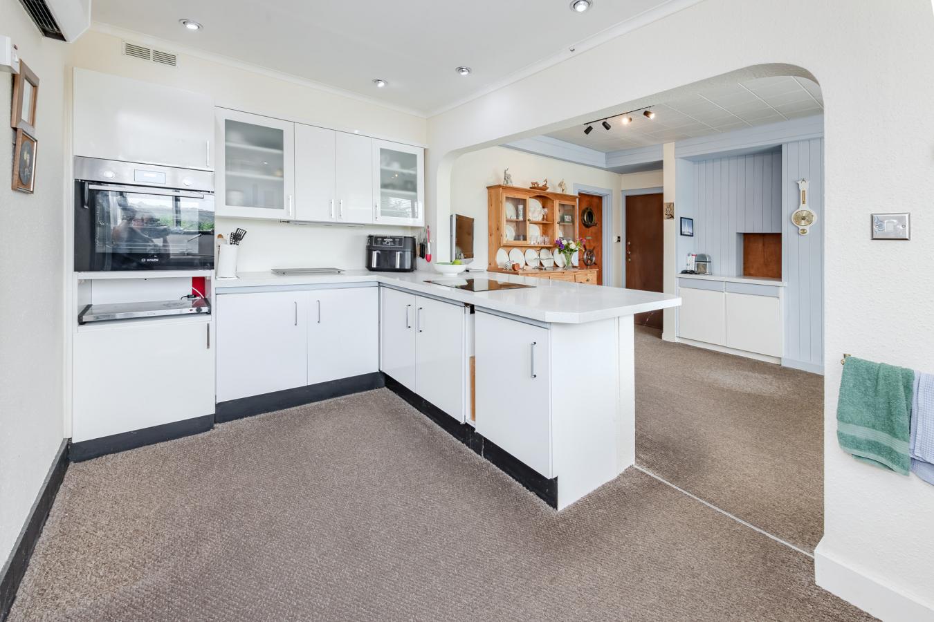 Harestone Hill, Caterham, CR3 6DH, United Kingdom, 5 Bedrooms Bedrooms, ,2 BathroomsBathrooms,Residential,For Sale,Harestone Hill,1640865