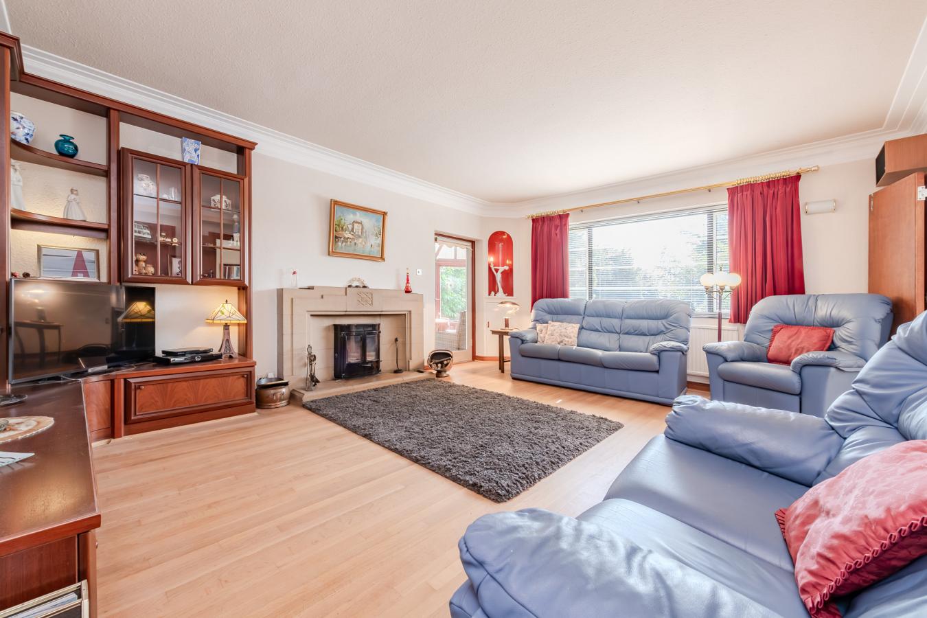 Harestone Hill, Caterham, CR3 6DH, United Kingdom, 5 Bedrooms Bedrooms, ,2 BathroomsBathrooms,Residential,For Sale,Harestone Hill,1640865