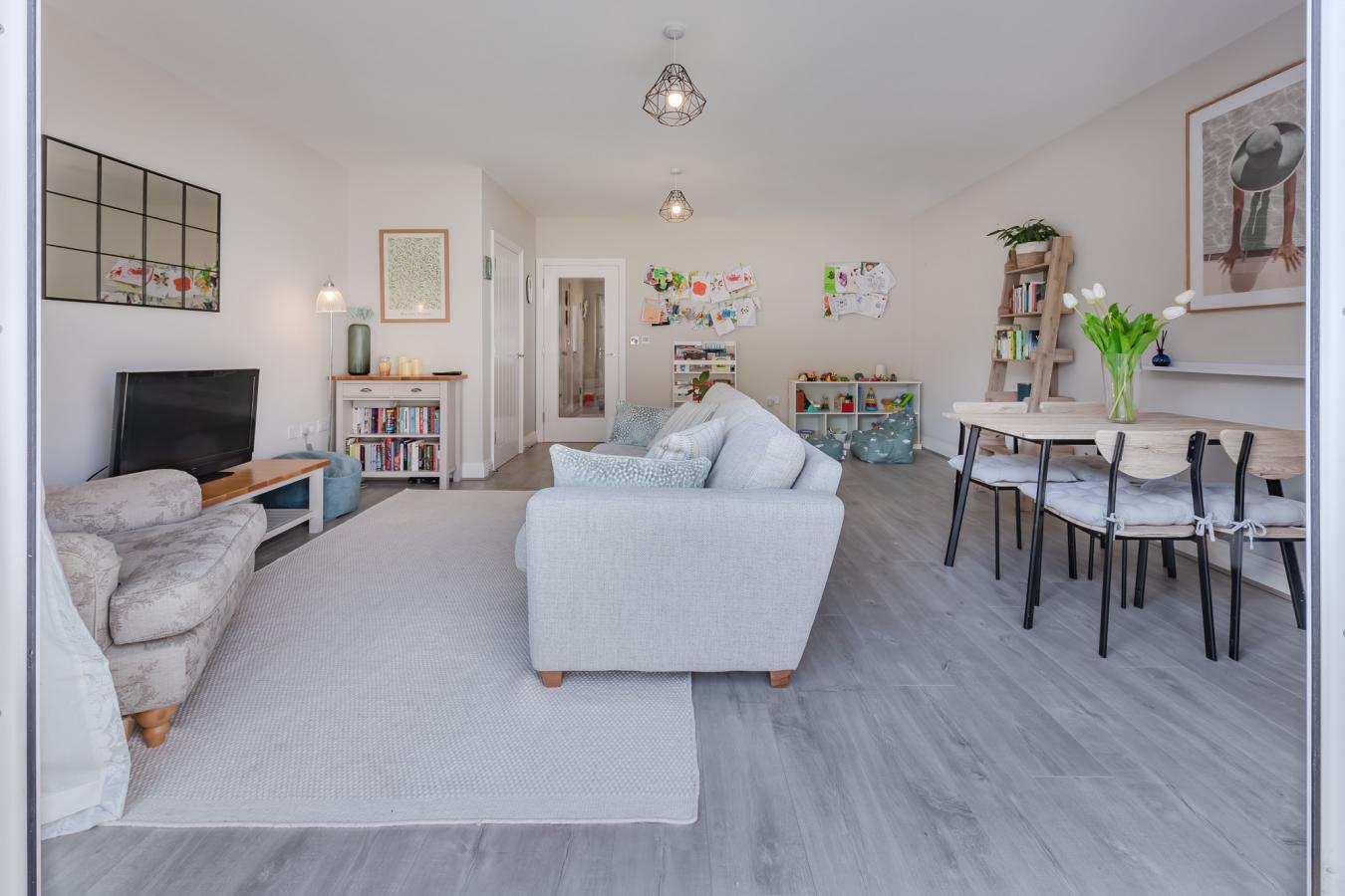 Broadleaf Place, Caterham, CR3, United Kingdom, 3 Bedrooms Bedrooms, ,2 BathroomsBathrooms,Residential,For Sale,Broadleaf Place,1641041