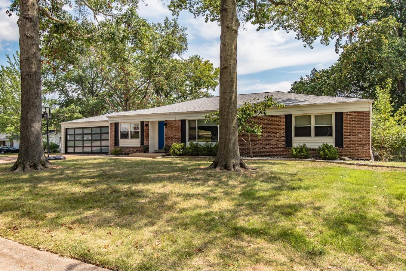 Wow, what a stunning space to call HOME featuring multiple entertainin – image 4