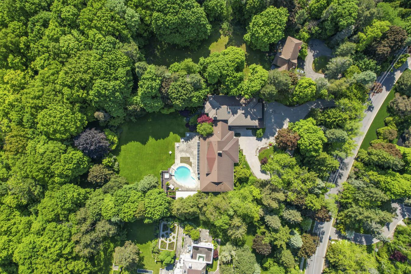 50 Park Lane Circ, Toronto, ON, M3C 2N2, Canada, 8 Bedrooms Bedrooms, ,16 BathroomsBathrooms,Residential,For Sale,50 Park Lane Circ,1640992