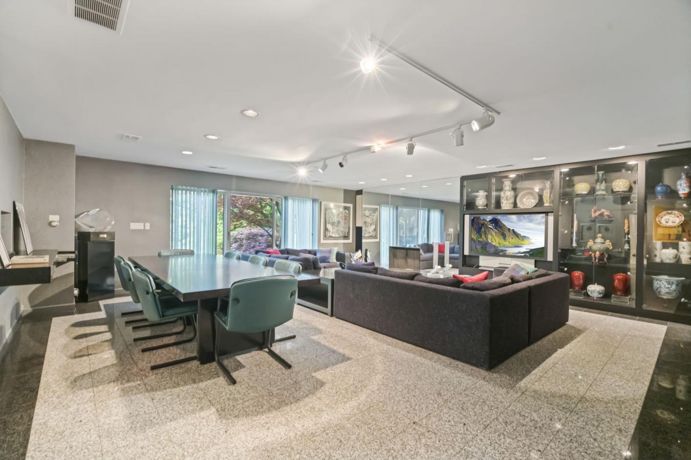 50 Park Lane Circ, Toronto, ON, M3C 2N2, Canada, 8 Bedrooms Bedrooms, ,16 BathroomsBathrooms,Residential,For Sale,50 Park Lane Circ,1640992