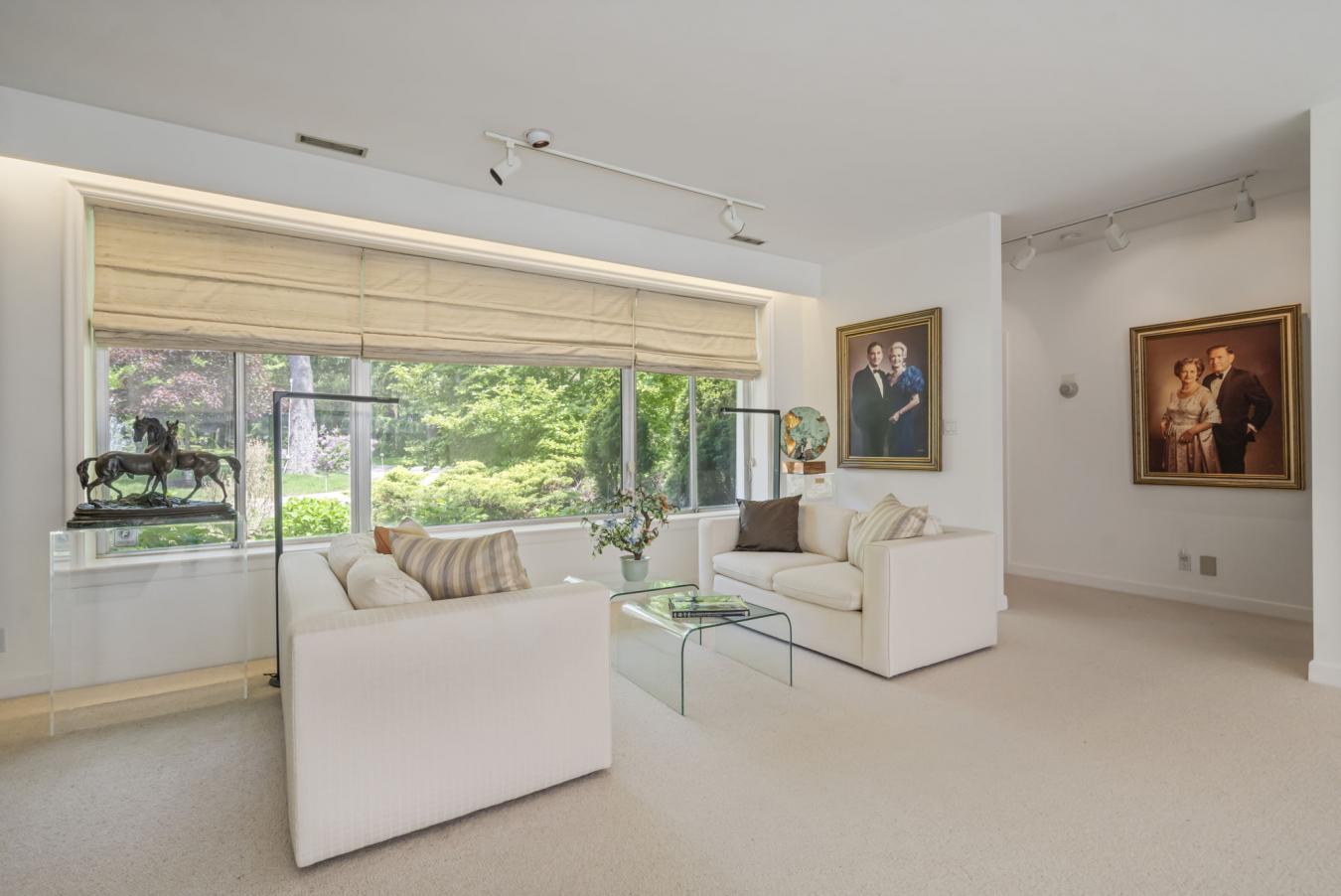 50 Park Lane Circ, Toronto, ON, M3C 2N2, Canada, 8 Bedrooms Bedrooms, ,16 BathroomsBathrooms,Residential,For Sale,50 Park Lane Circ,1640992