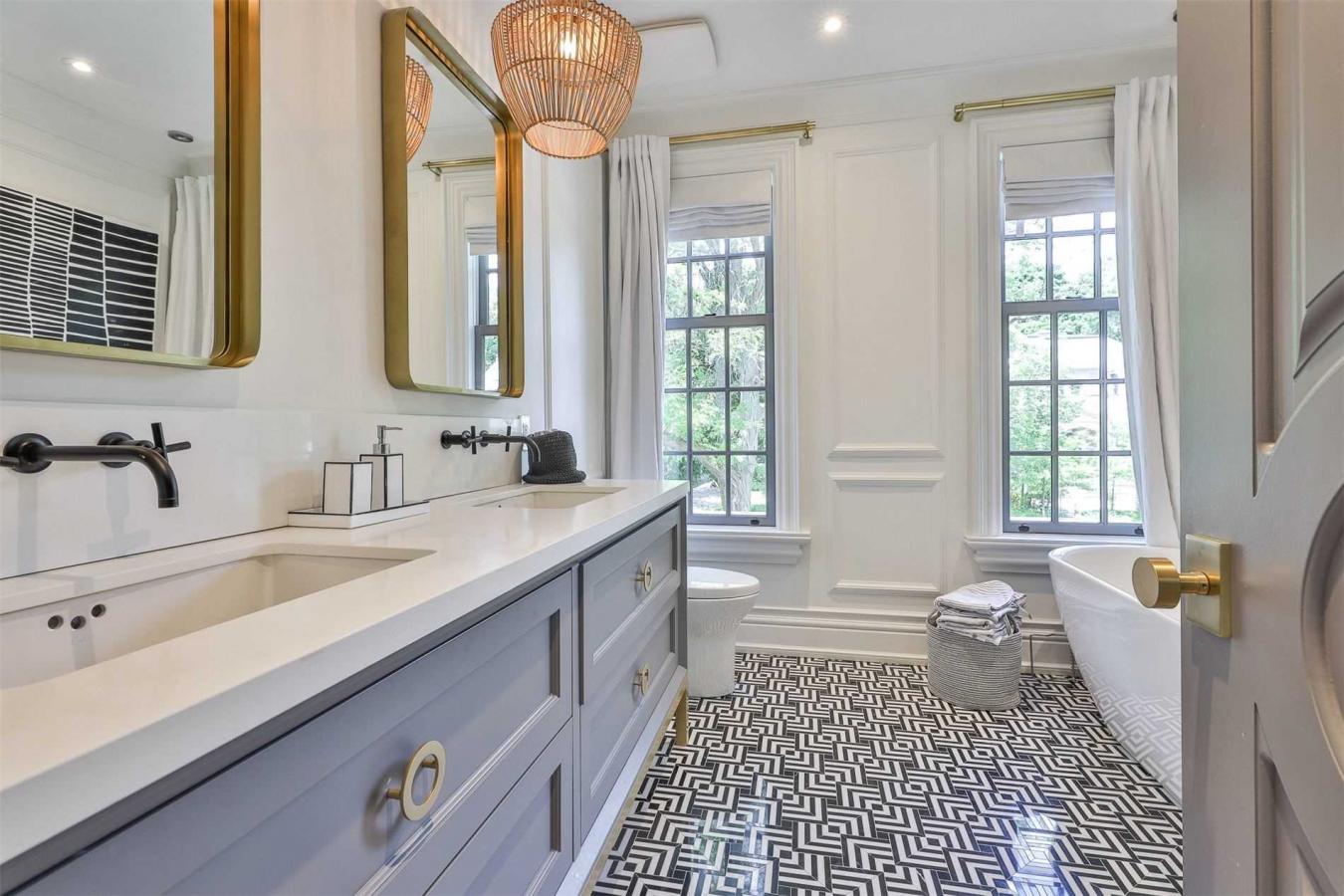 185 Dawlish Ave, Toronto, ON, M4N 1H6, Canada, 5 Bedrooms Bedrooms, ,8 BathroomsBathrooms,Residential,For Sale,185 Dawlish Ave,1640979