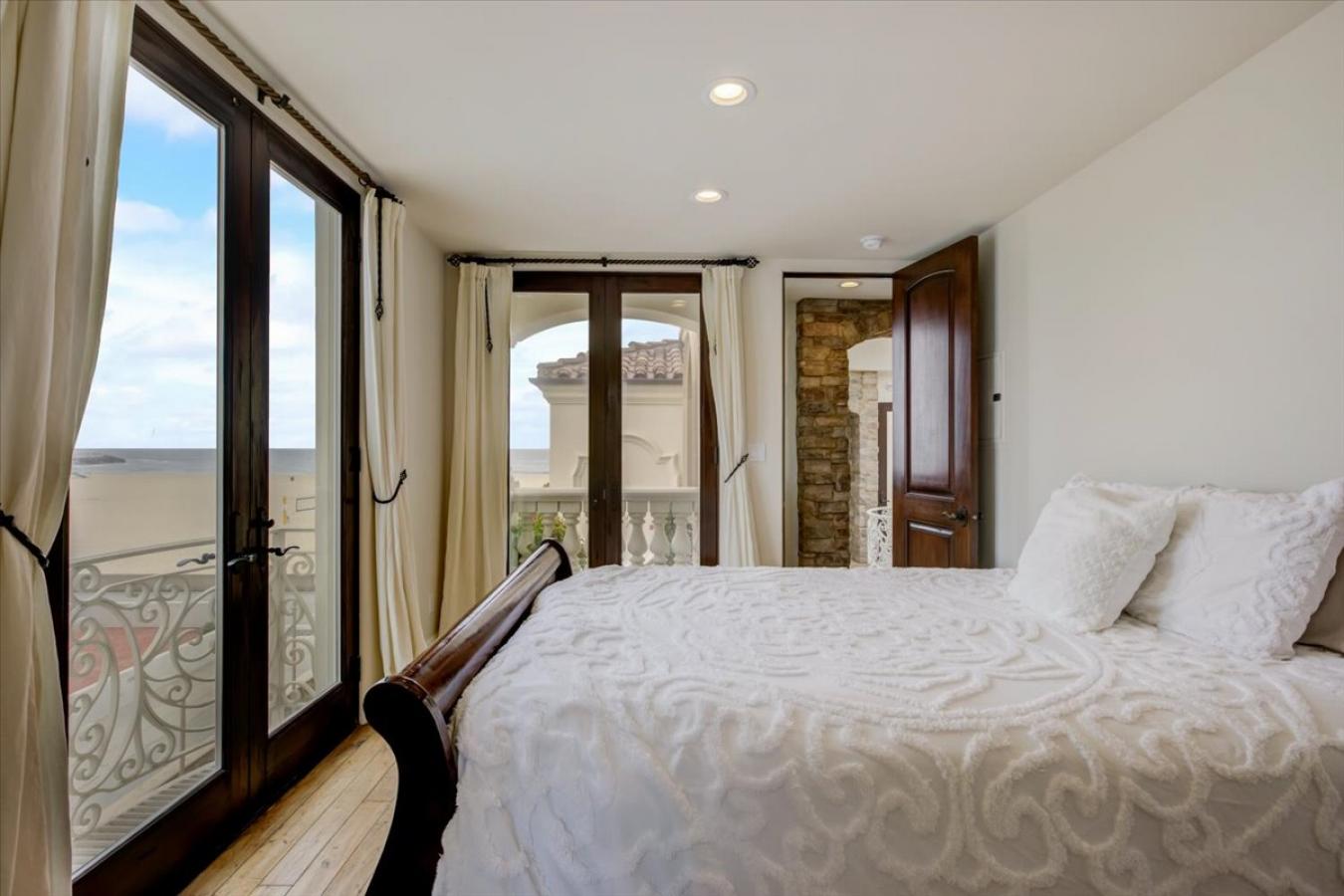 100 The Strand, Hermosa Beach, CA, 90254, United States, 5 Bedrooms Bedrooms, ,4 BathroomsBathrooms,Residential,For Sale,100 The Strand,1640936