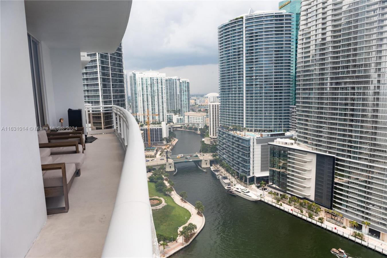 901 Brickell Key Boulevard # 3206, Miami, FL, 33131, United States, 3 Bedrooms Bedrooms, ,2 BathroomsBathrooms,Residential,For Sale,901 Brickell Key Boulevard # 3206,1641548