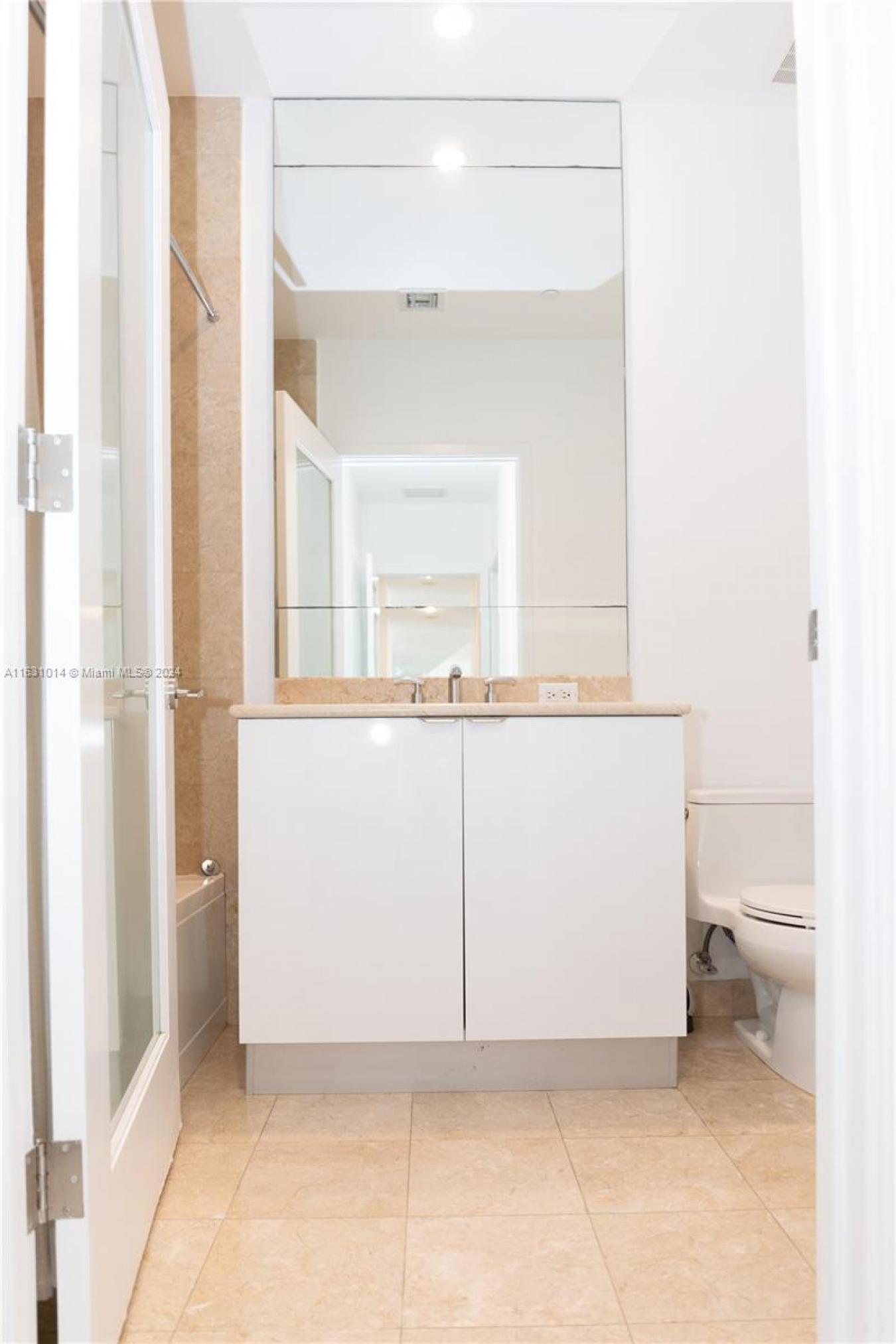 901 Brickell Key Boulevard # 3206, Miami, FL, 33131, United States, 3 Bedrooms Bedrooms, ,2 BathroomsBathrooms,Residential,For Sale,901 Brickell Key Boulevard # 3206,1641548