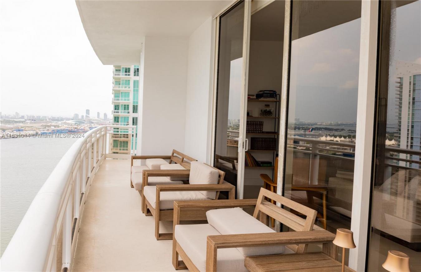 901 Brickell Key Boulevard # 3206, Miami, FL, 33131, United States, 3 Bedrooms Bedrooms, ,2 BathroomsBathrooms,Residential,For Sale,901 Brickell Key Boulevard # 3206,1641548