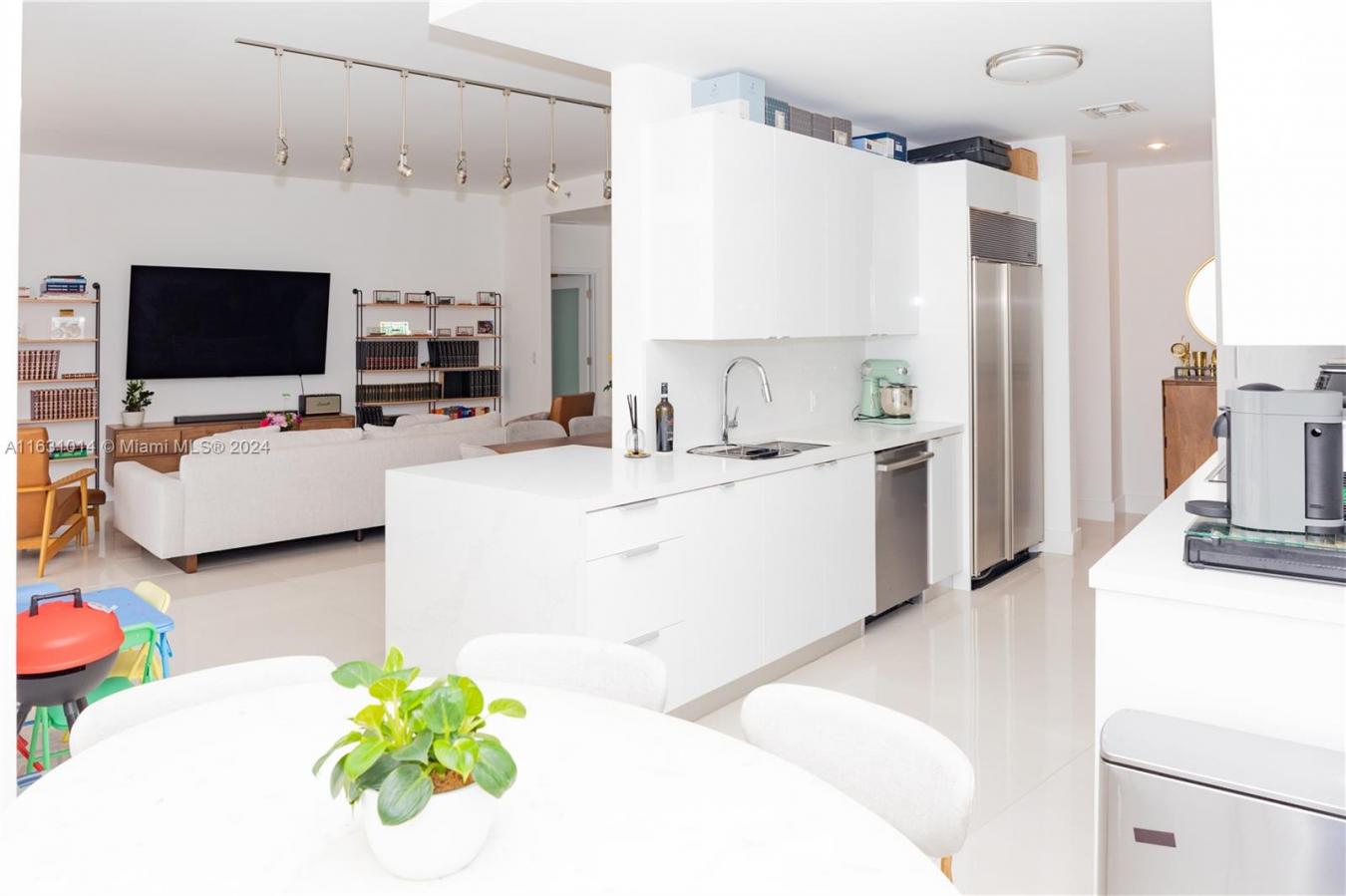 901 Brickell Key Boulevard # 3206, Miami, FL, 33131, United States, 3 Bedrooms Bedrooms, ,2 BathroomsBathrooms,Residential,For Sale,901 Brickell Key Boulevard # 3206,1641548