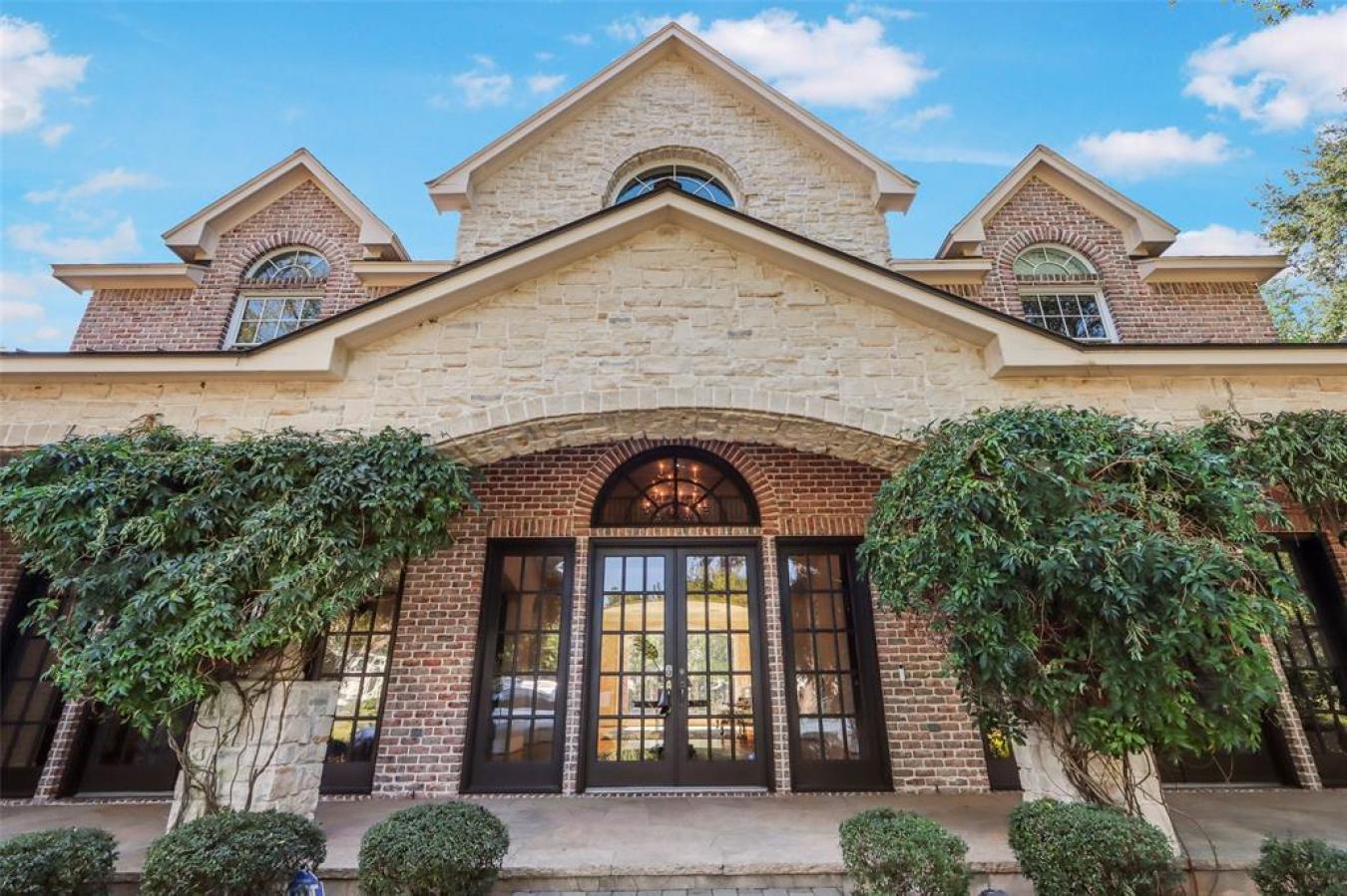 19 Philbrook Way, The Woodlands, TX, 77382, United States, 5 Bedrooms Bedrooms, ,5 BathroomsBathrooms,Residential,For Sale,19 Philbrook Way,1643754