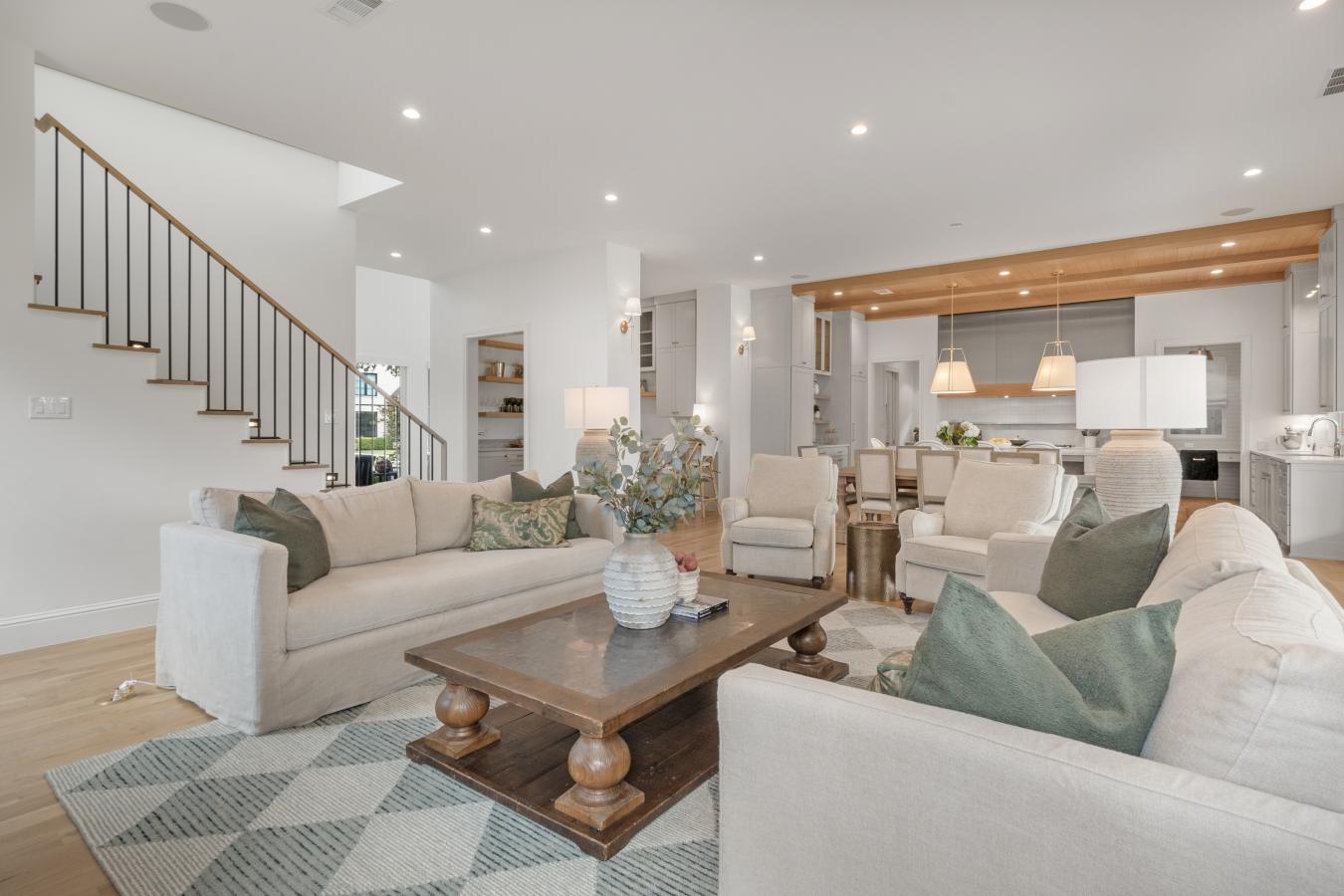 6902 Kenwood Avenue, Dallas, TX, 75214, United States, 5 Bedrooms Bedrooms, ,5 BathroomsBathrooms,Residential,For Sale,6902 Kenwood Avenue,1643657