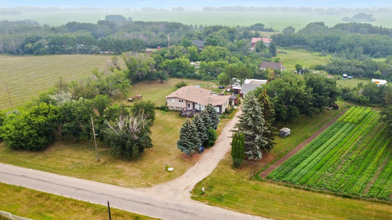 3762 Haliburton Avenue, Furdale, SK, S7T 1B2, Canada, 4 Bedrooms Bedrooms, ,5 BathroomsBathrooms,Residential,For Sale,3762 Haliburton Avenue,1644772